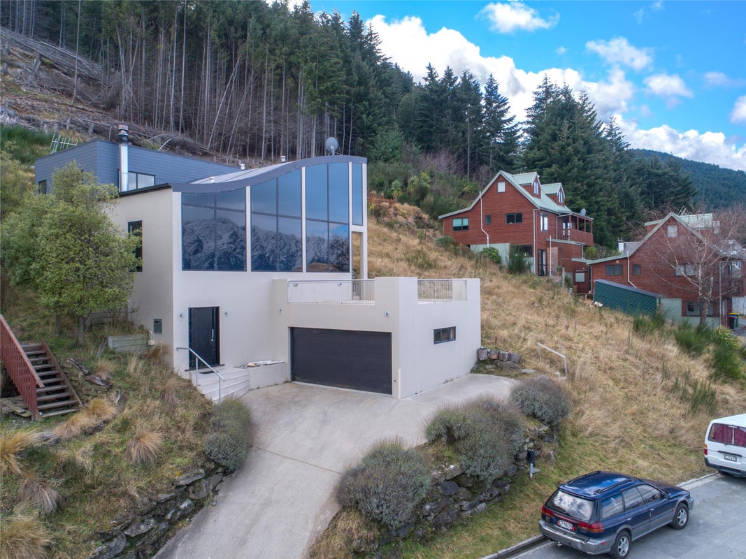 11 Caples Place, Fernhill, Queenstown - Carousel 2