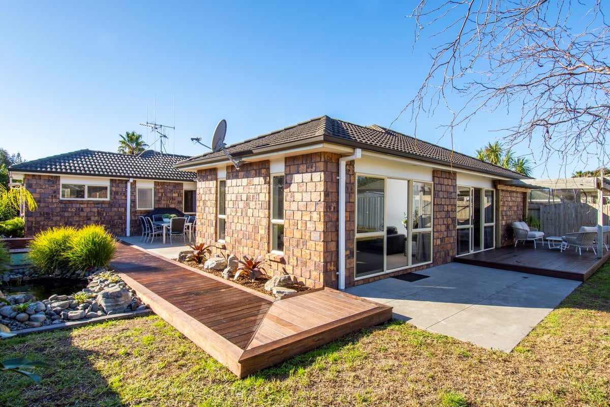 26 Katerini Grove, Papamoa Beach, Papamoa - Carousel 1