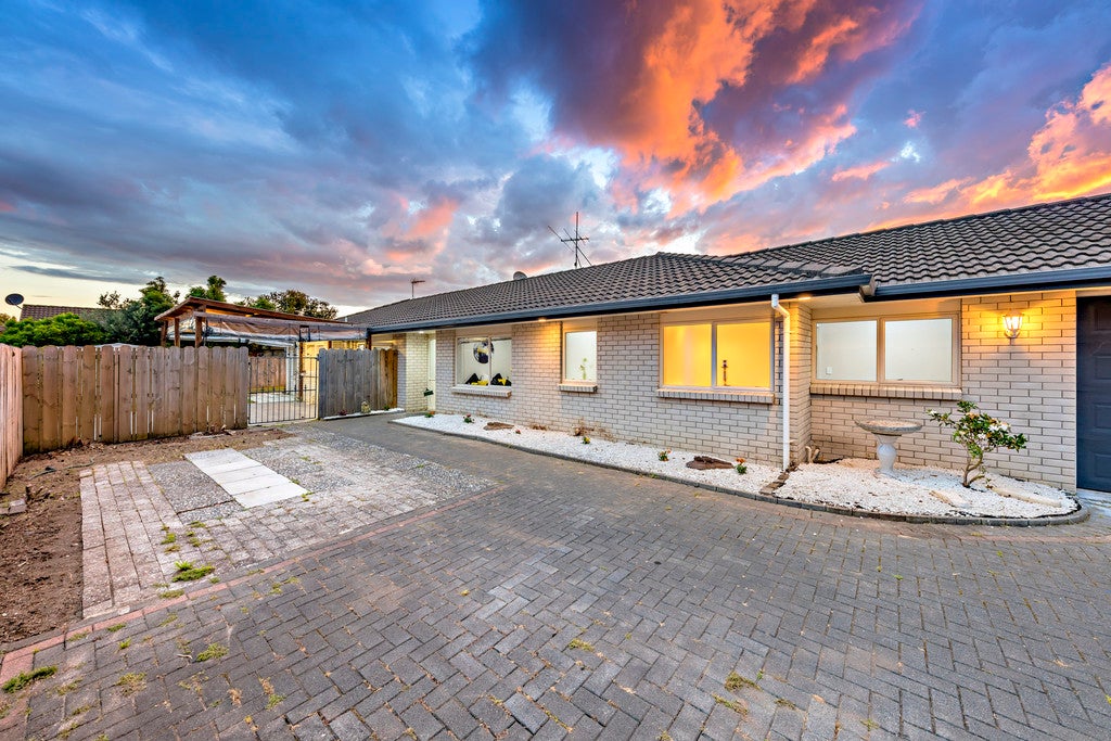 31 Muirfield Street, Wattle Downs, Auckland - Carousel 2