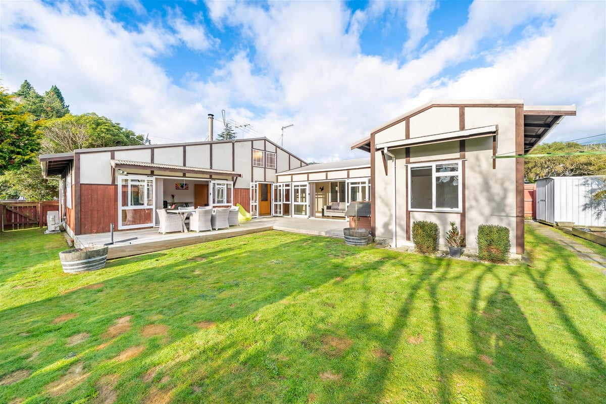 24 Glen Road, Stokes Valley, Lower Hutt - Carousel 25