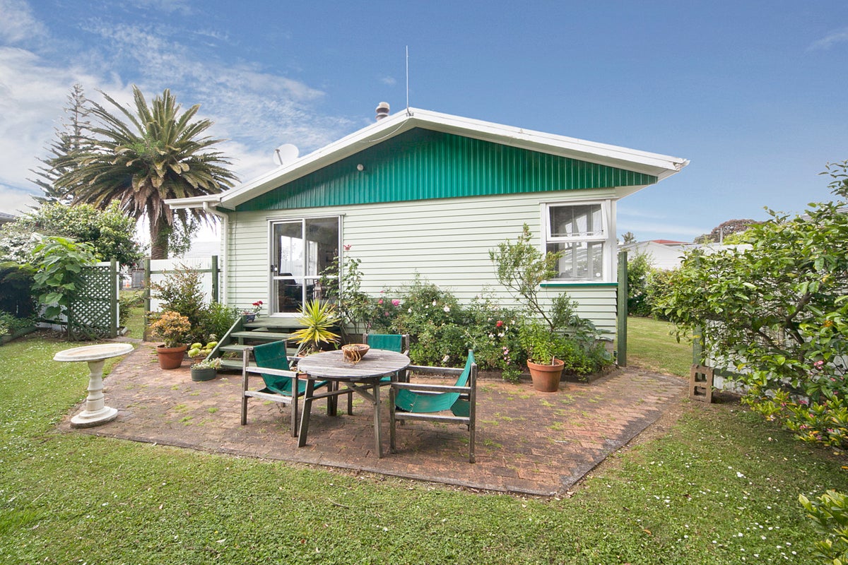 12 Dunstall Place, Mangere Bridge, Auckland - Carousel 1