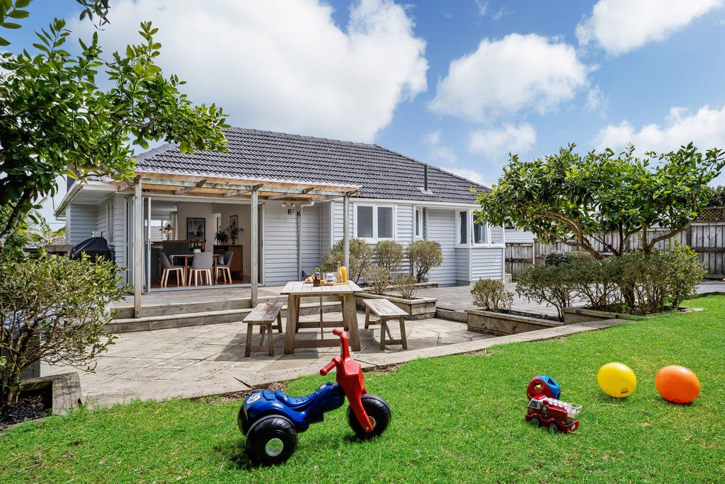 27 Temple Street, Meadowbank, Auckland - Carousel 2