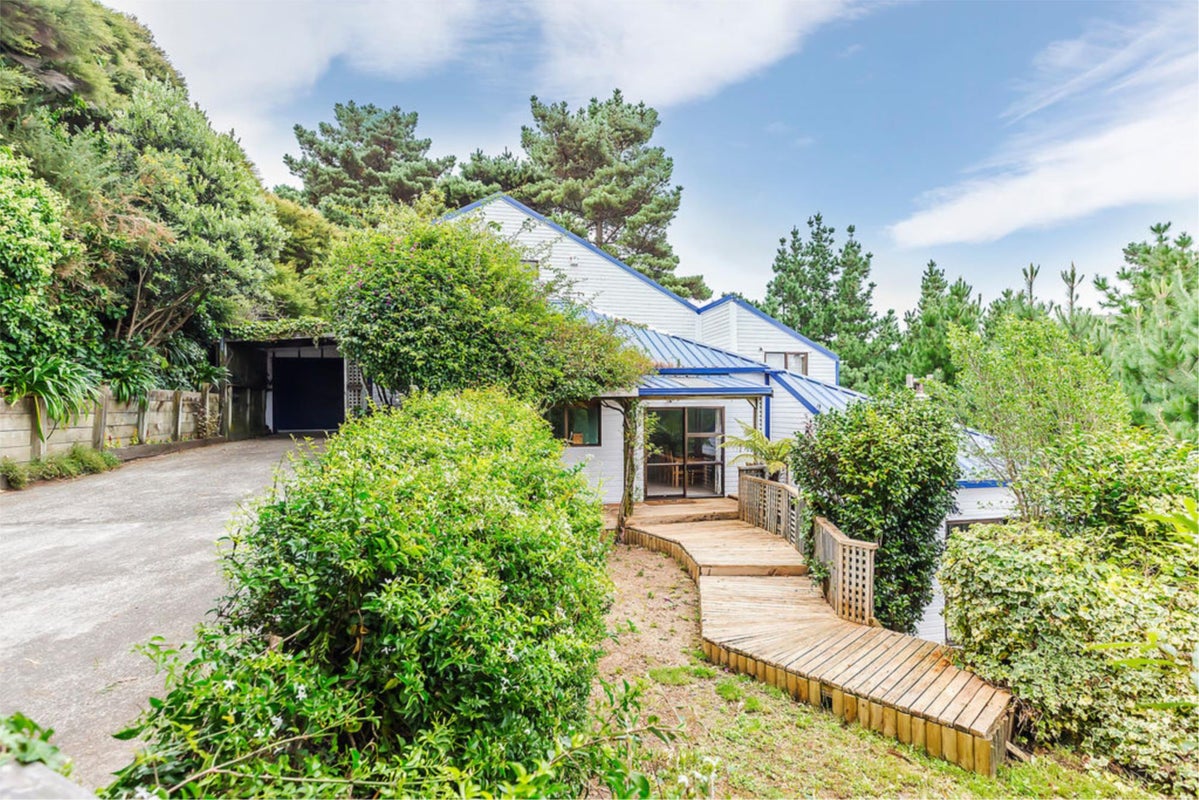 17 Postgate Drive, Whitby, Porirua - Carousel 2