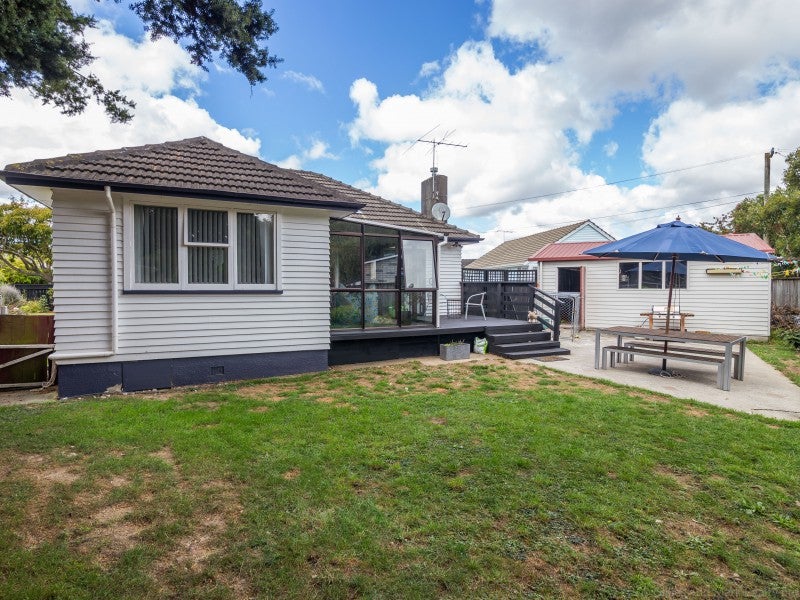 92 Longfellow Street, Trentham, Upper Hutt - Carousel 1