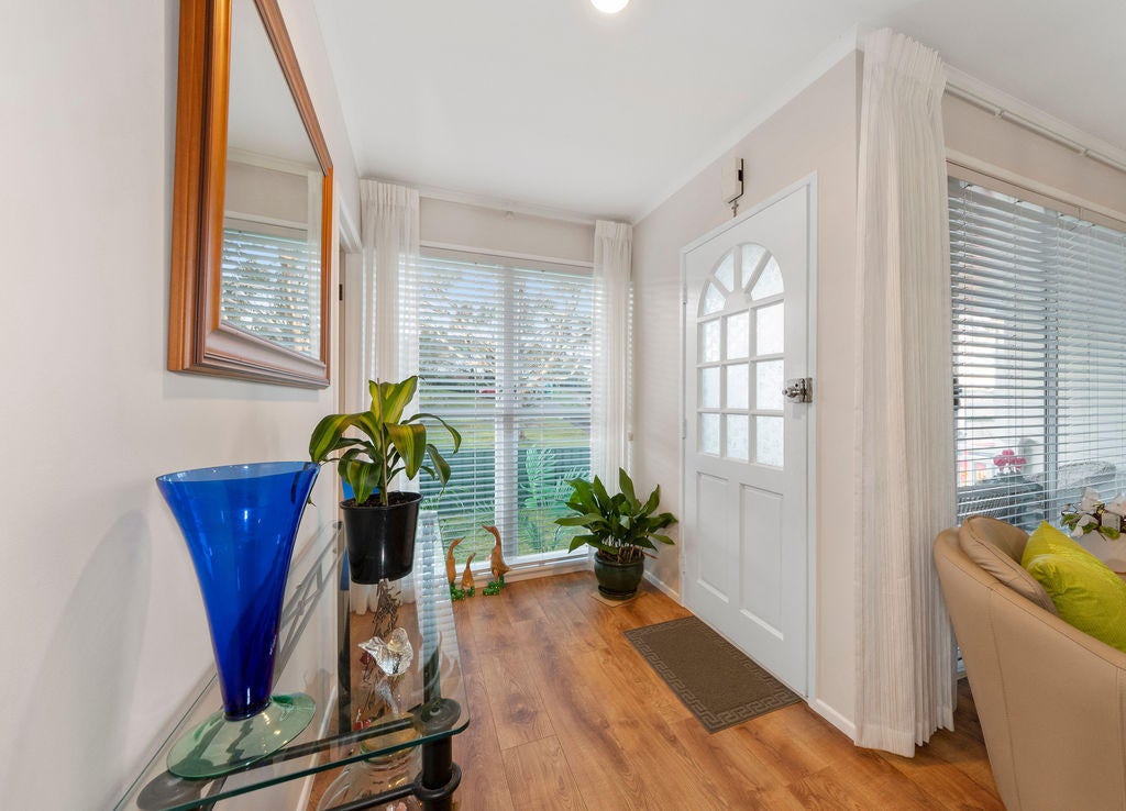100 Lantana Road, Green Bay, Auckland - Carousel 2