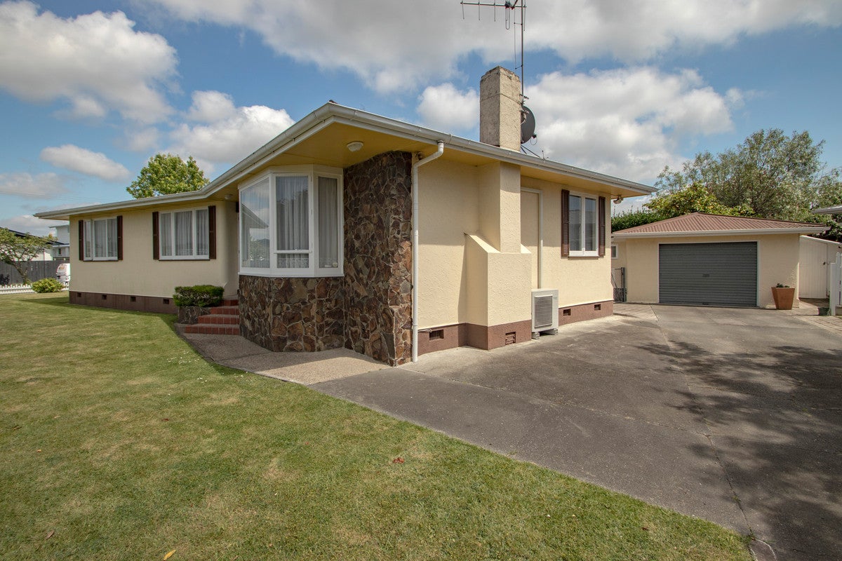 42 Exeter Crescent, Pirimai, Napier - Carousel 1