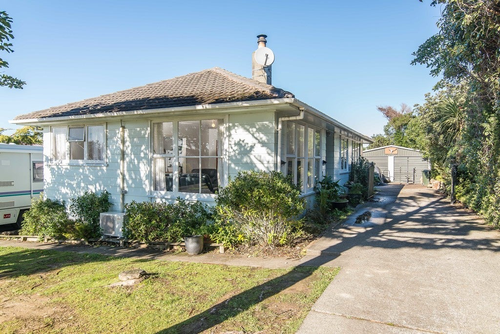 7 Caduceus Place, Ascot Park, Porirua - Carousel 2