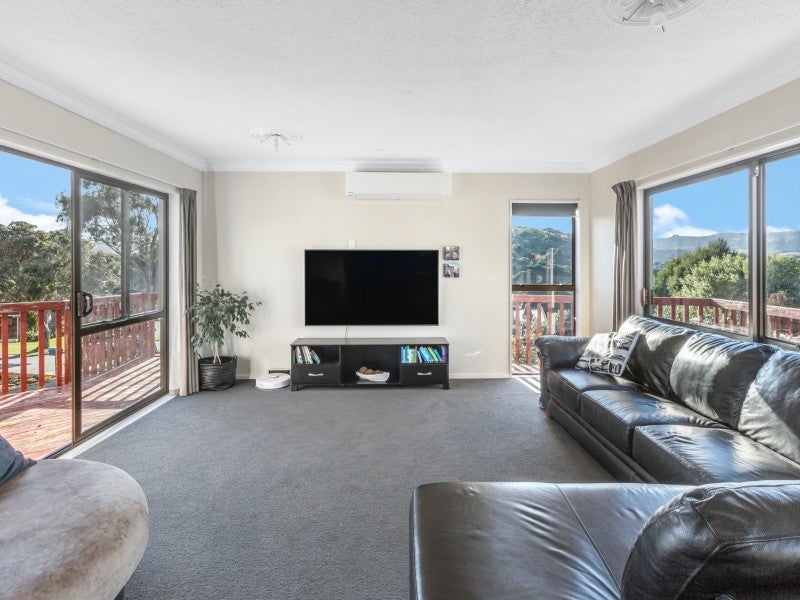 84 Ayton Drive, Whitby, Porirua - Carousel 2