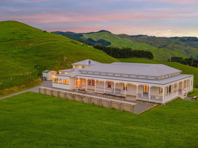 172 Bing Lucas Drive, Tawa, Wellington - Carousel 1