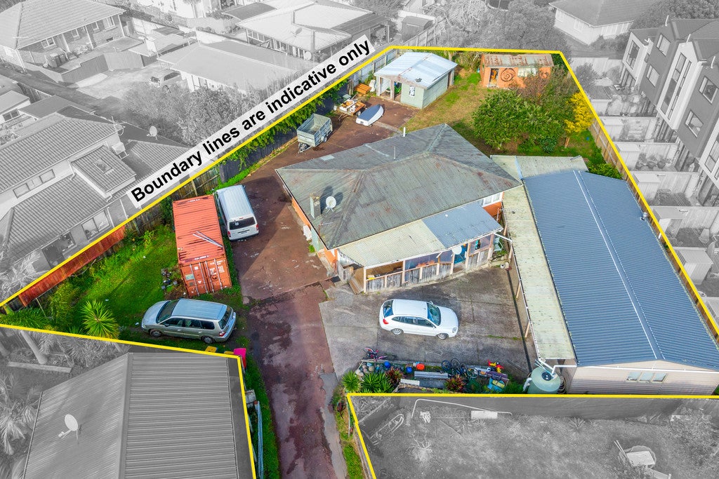 11 Gladfield Lane, Te Atatu Peninsula, Auckland - Carousel 1