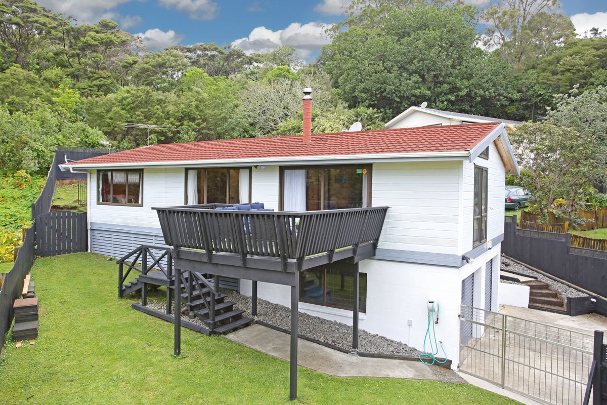 13 Chrisarda Place, Red Hill, Papakura - Carousel 21
