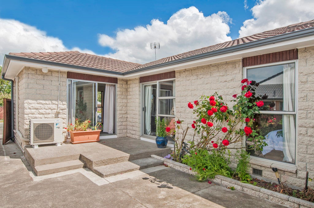 3 Vancouver Crescent, Wainoni, Christchurch - Carousel 1