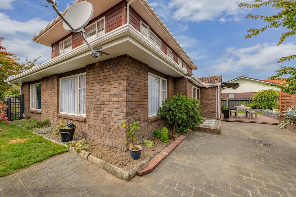 12 Comeskey Grove, Elderslea, Upper Hutt - Carousel 2