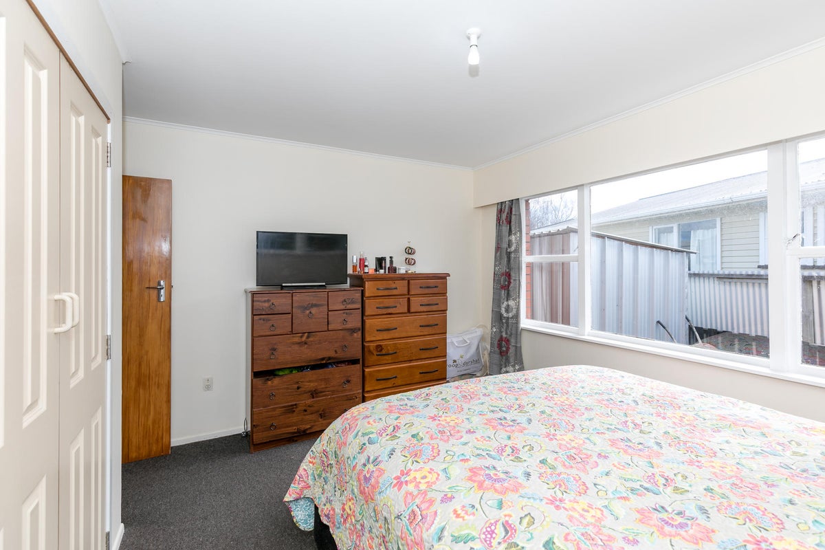 48 Deanwell Avenue, Deanwell, Hamilton - Carousel 16