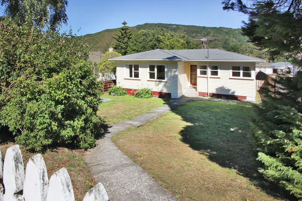 84 Coast Road, Wainuiomata, Lower Hutt - Carousel 1