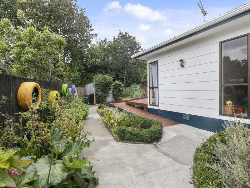 2/16 Gibbs Crescent, Wainuiomata, Lower Hutt - Carousel 18