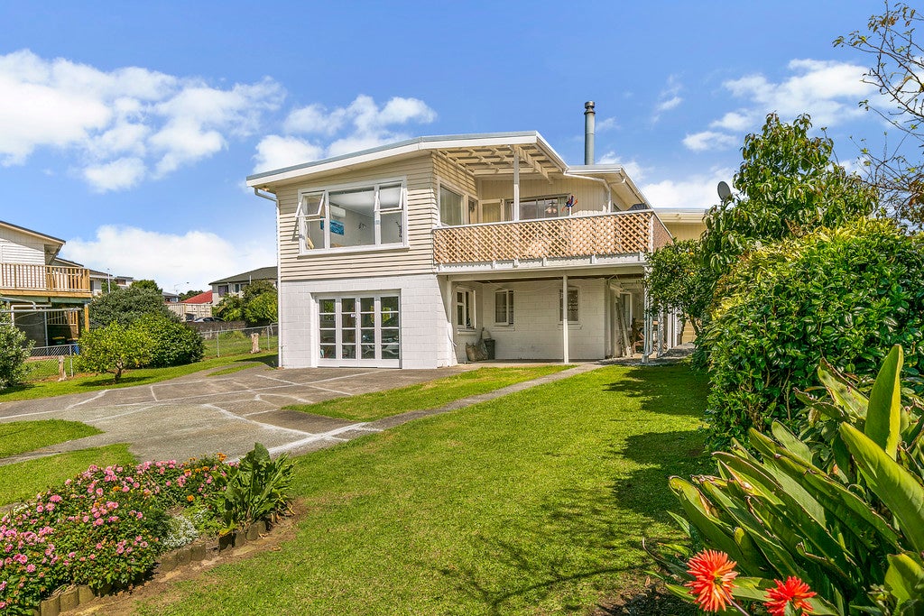 193 Te Atatu Road, Te Atatu South, Auckland - Carousel 1