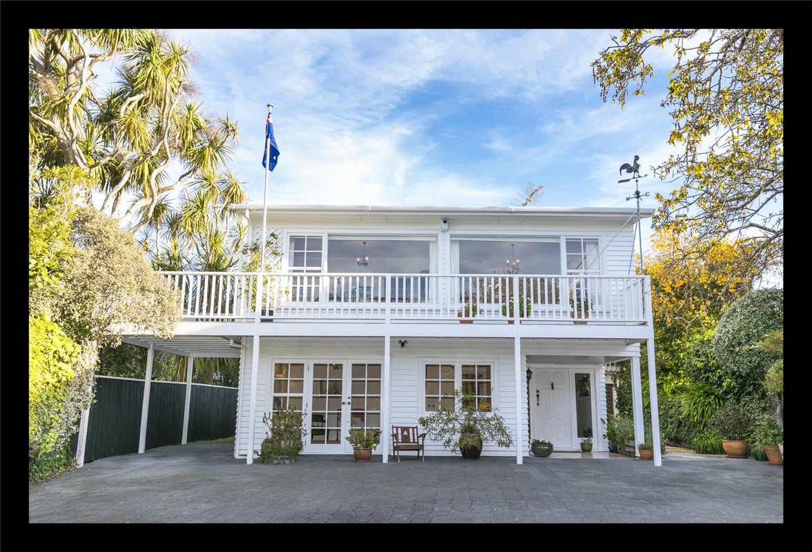 11 Cockayne Road, Khandallah, Wellington - Carousel 1