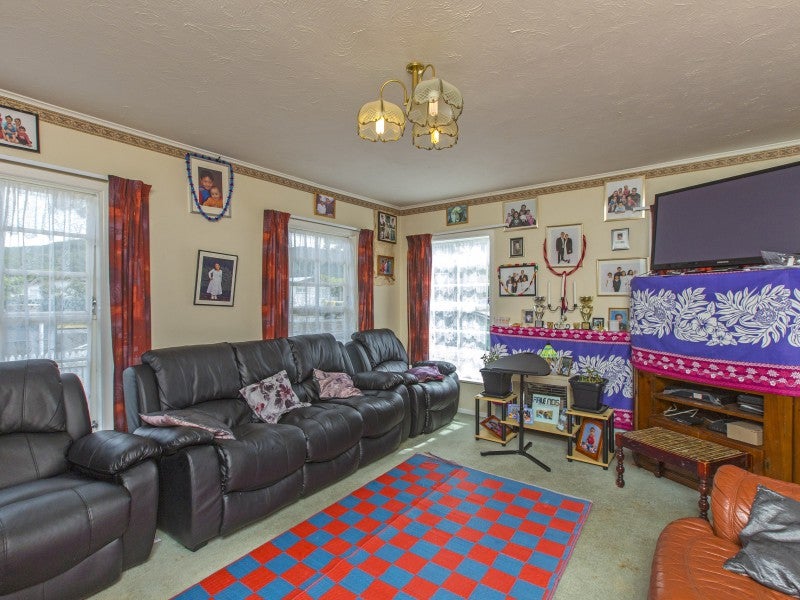 52 Parkway, Wainuiomata, Lower Hutt - Carousel 2