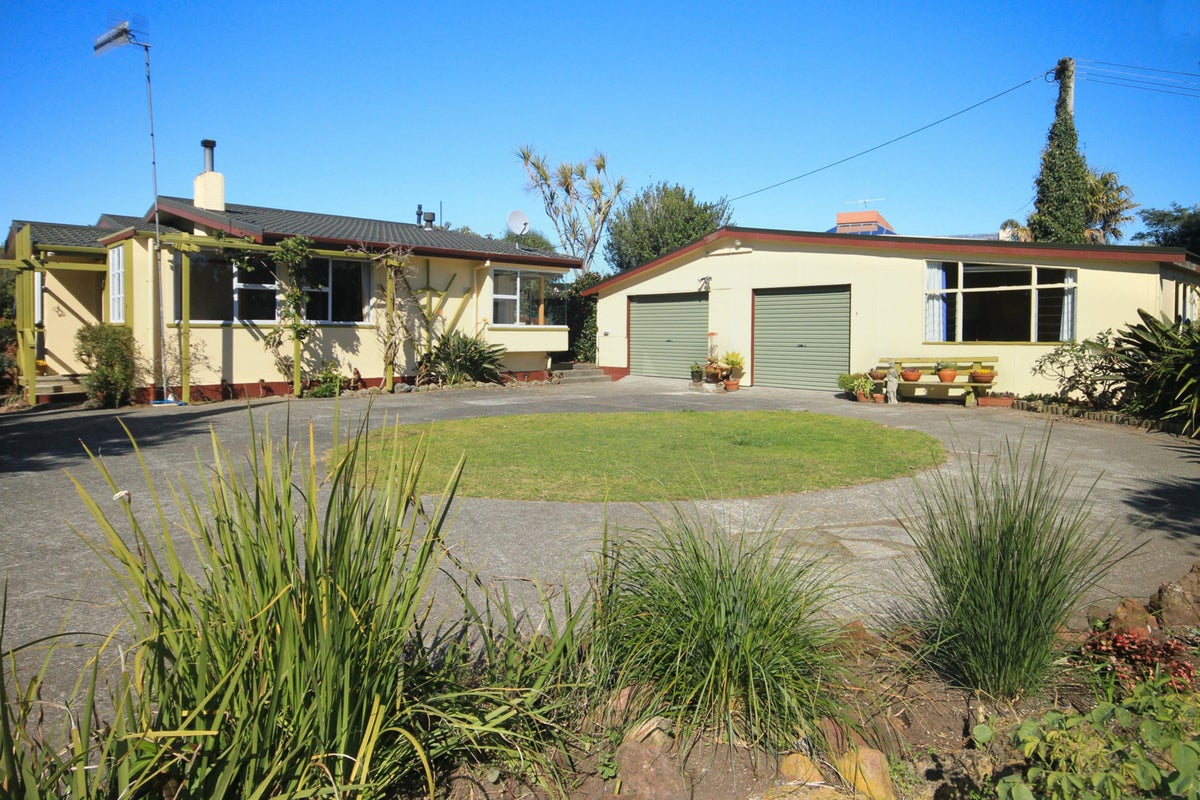 1 Caversham Road, Westmere, Whanganui - Carousel 1