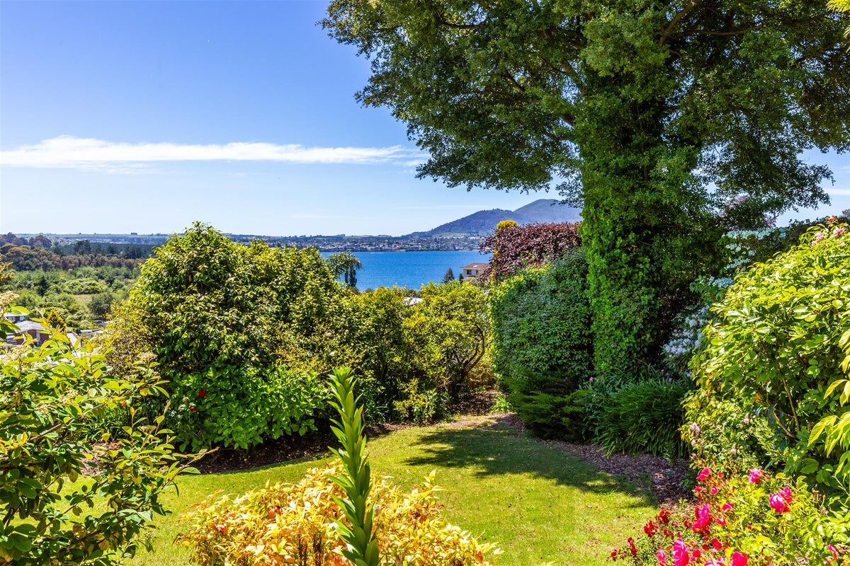 2/126 Guppy Road, ACACIA BAY, TAUPO - Carousel 25