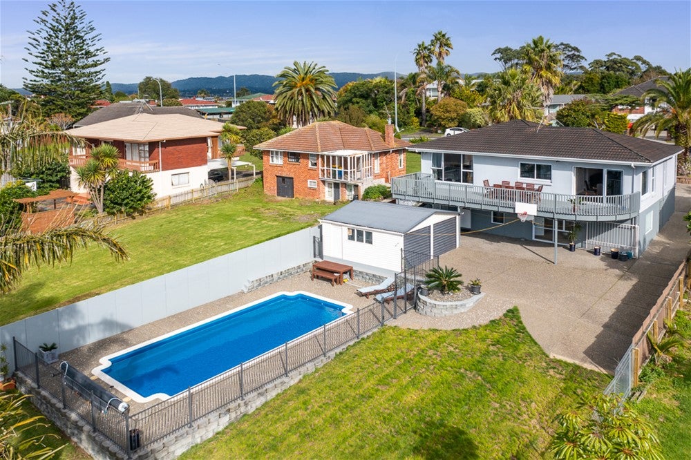 229 Te Atatu Road, Te Atatu South, Auckland - Carousel 2