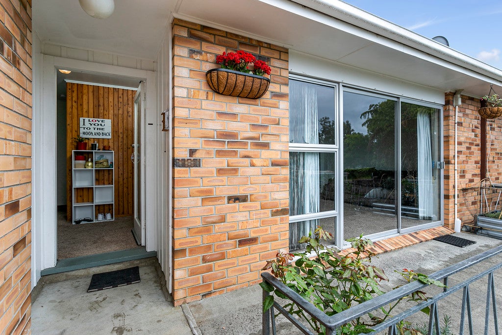 2/5 Addison Drive, Glendene, Auckland - Carousel 2