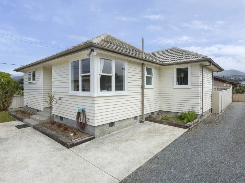 24 Sheridan Crescent, Trentham, Upper Hutt - Carousel 1