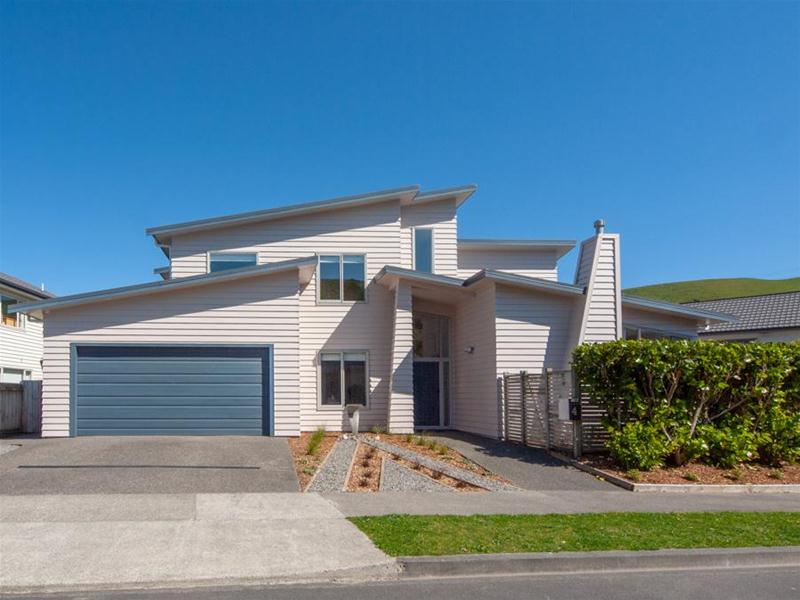 4 Didsbury Grove, Churton Park, Wellington - Carousel 1