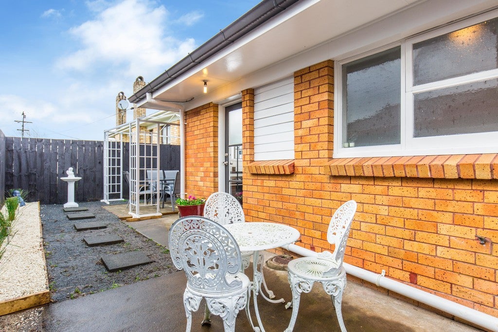 2/42 Central Avenue, Papatoetoe, Auckland - Carousel 1