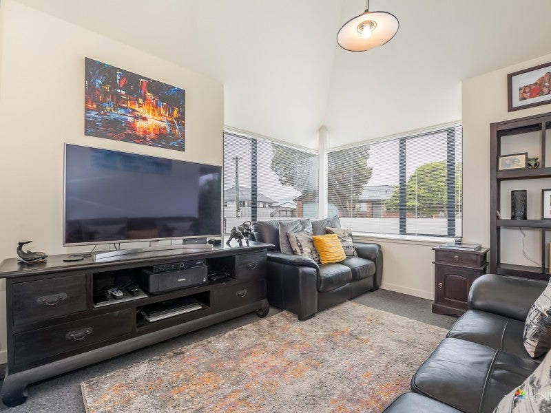 6/26 McBain Grove, Avalon, Lower Hutt - Carousel 2