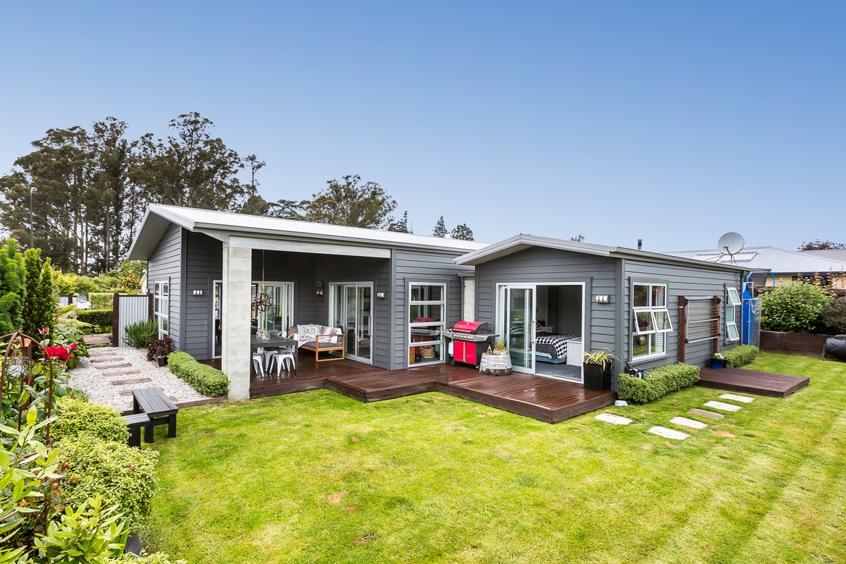 13 Saint James Place, Fairfield, Dunedin - Carousel 1