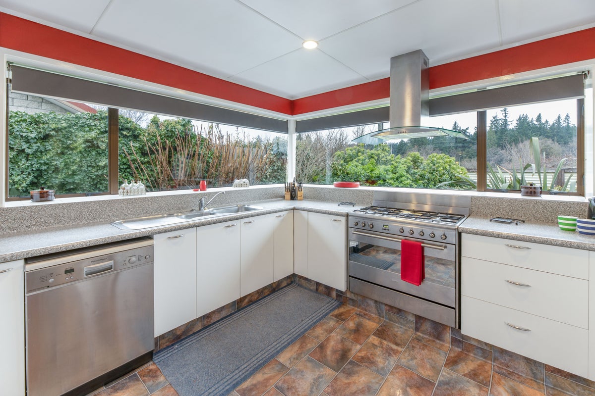 19 Railway Terrace, Coalgate - Carousel 2
