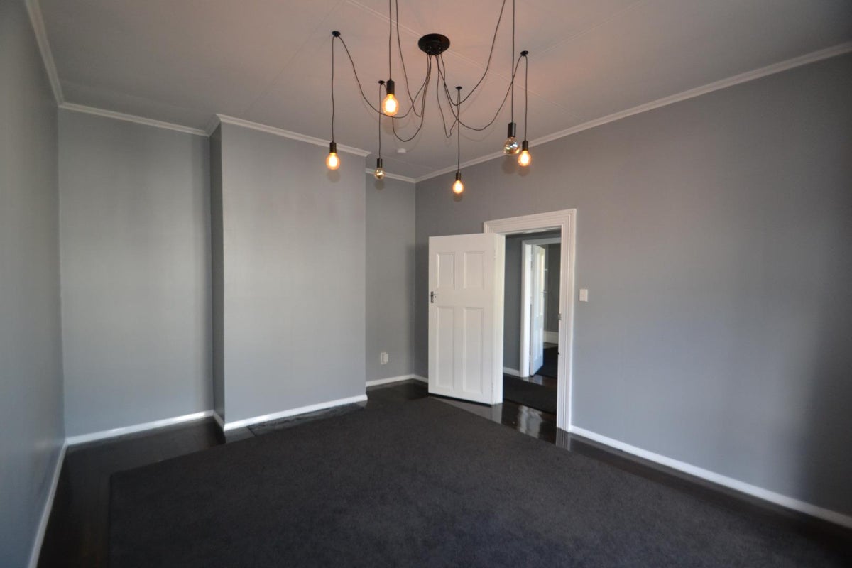 6 Newman Terrace, Thorndon, Wellington - Carousel 1
