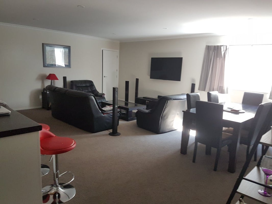 30 Ridgedale Crescent, Flagstaff, Hamilton - Carousel 2