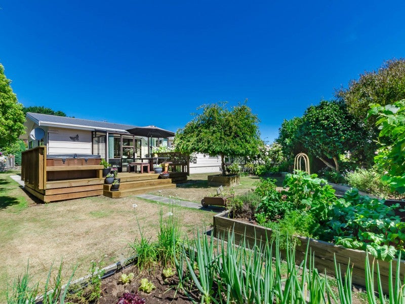 21 Nugget Grove, Raumati Beach, Paraparaumu - Carousel 1