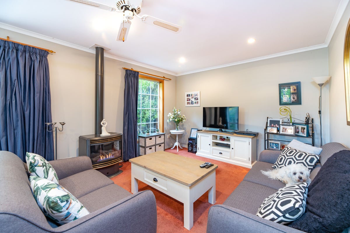 3 Leeman Place, Redwood, Christchurch - Carousel 1