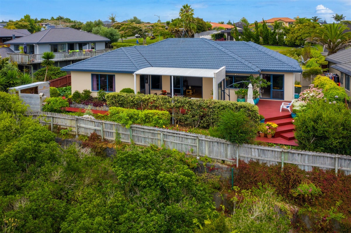 122 Te Wharau Drive, Greenhithe, Auckland - Carousel 1