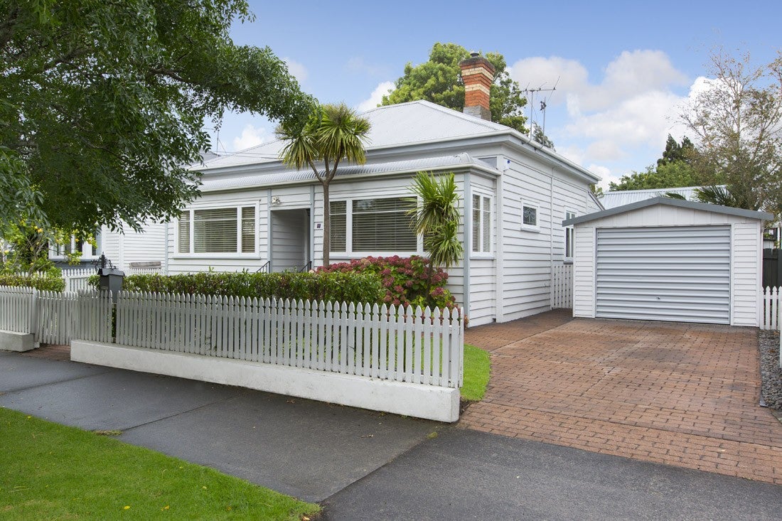 6 Mars Avenue, Sandringham, Auckland - Carousel 1