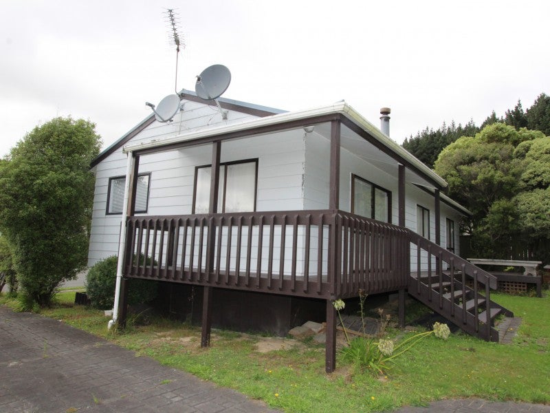 22 Japonica Crescent, Ranui, Porirua - Carousel 1