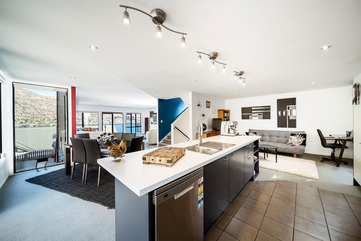 2/6 Marina Drive, Frankton, Queenstown - Carousel 2