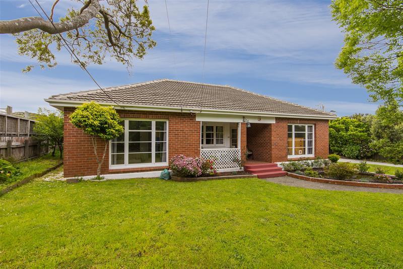 14 Miles Crescent, Newlands, Wellington - Carousel 1
