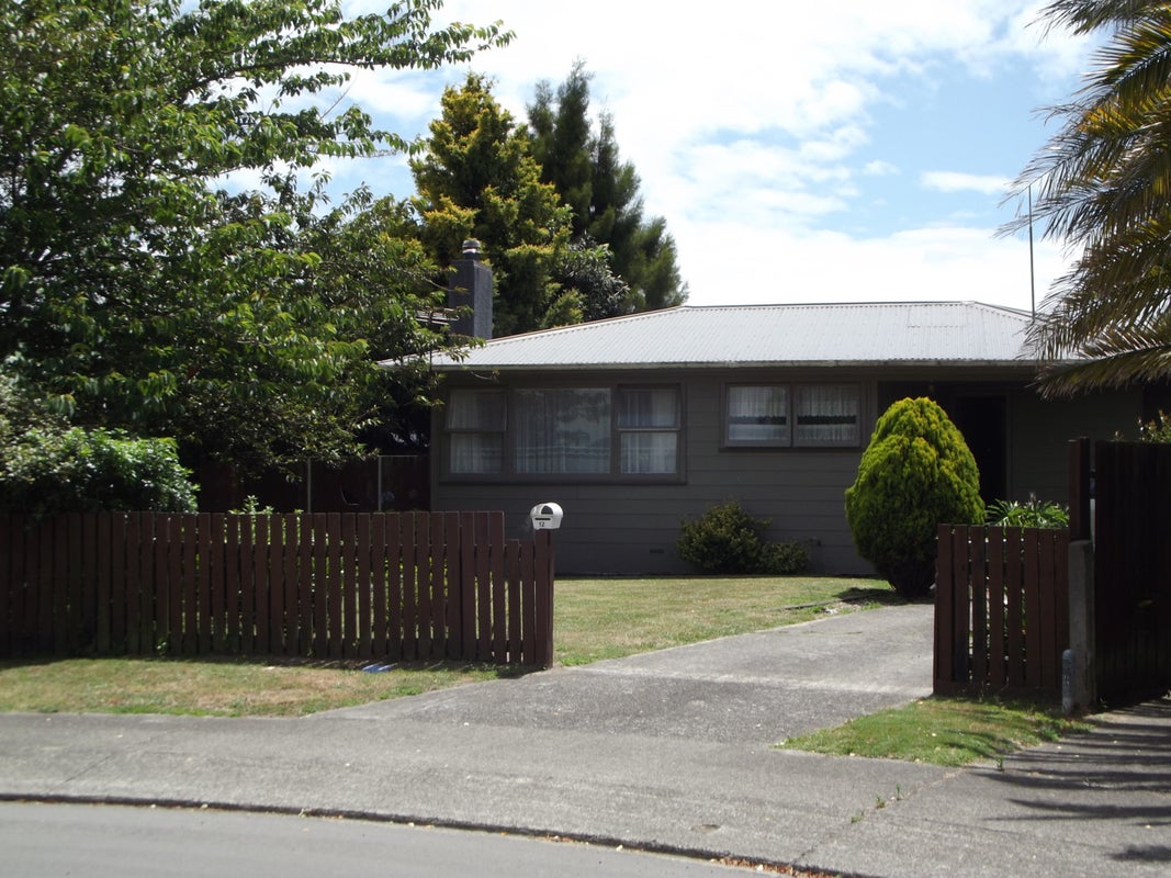 12 Thackeray Place, Owhata, Rotorua - Carousel 1