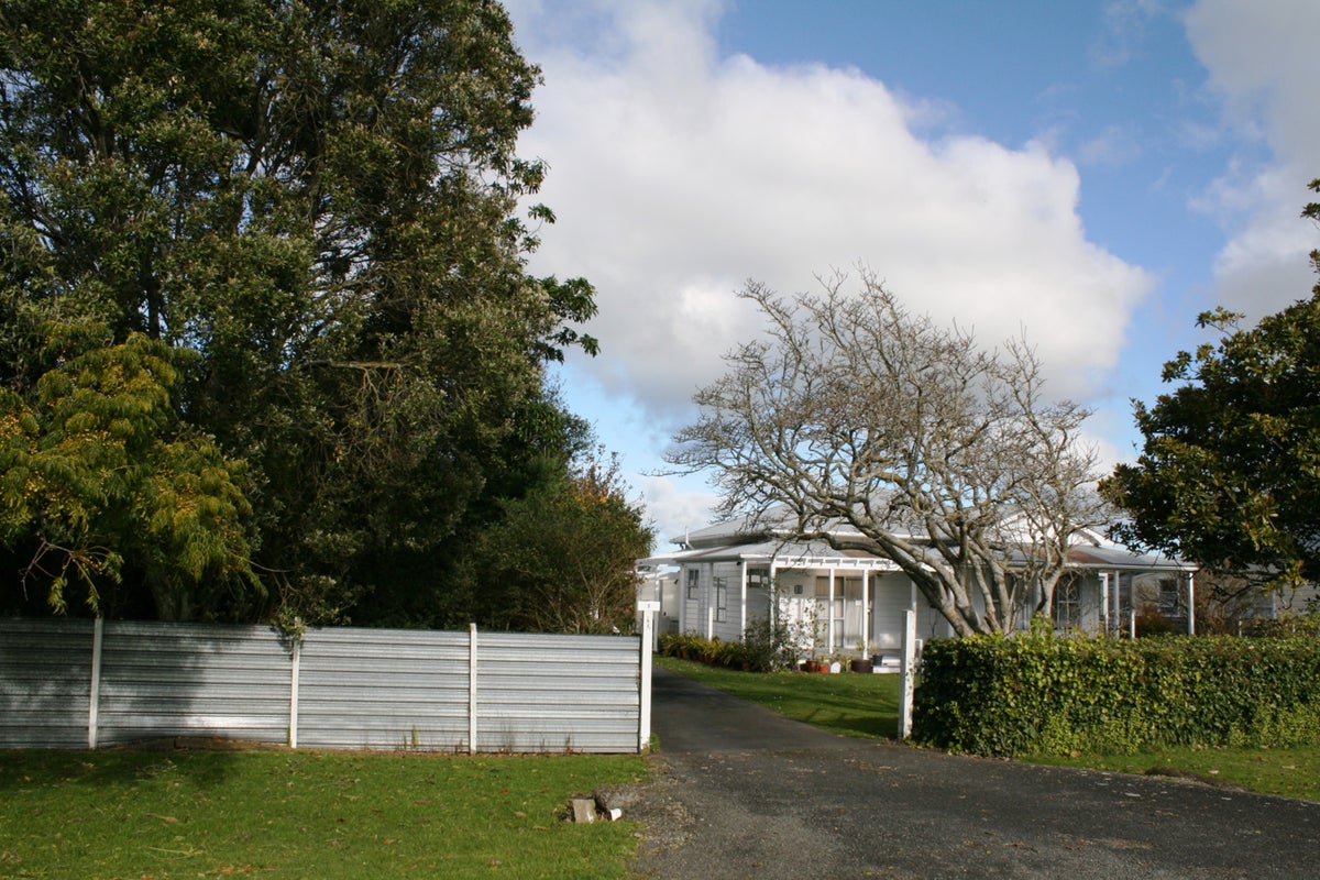 8 Budge Street, Fordell, Whanganui - Carousel 24