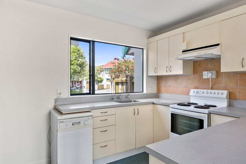 8/24 McBain Grove, Avalon, Lower Hutt - Carousel 2