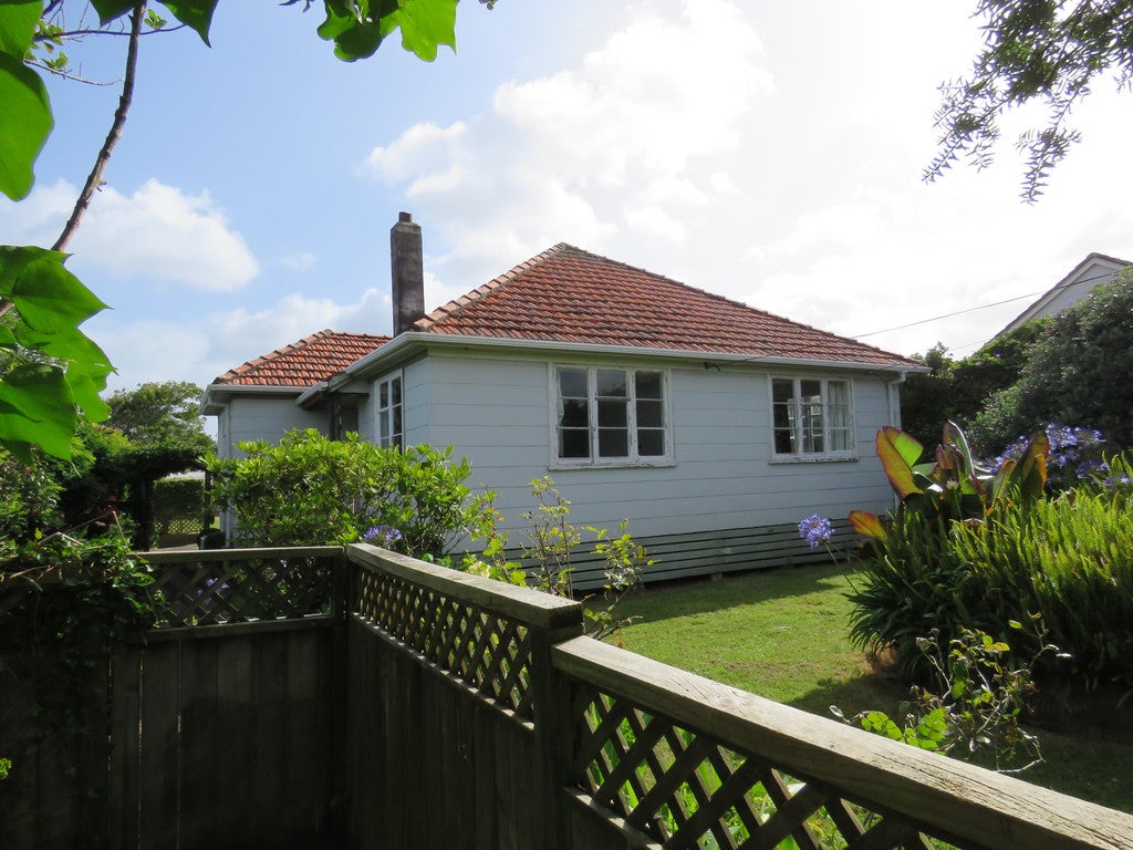 62 Omata Road, Marfell, New Plymouth - Carousel 1