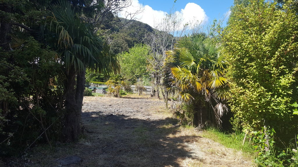 18 WHIORAU Grove, LOWRY BAY, Lower Hutt - Carousel 2
