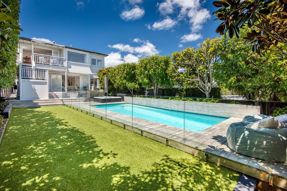 111 Vauxhall Road, Narrow Neck, Auckland - Carousel 1