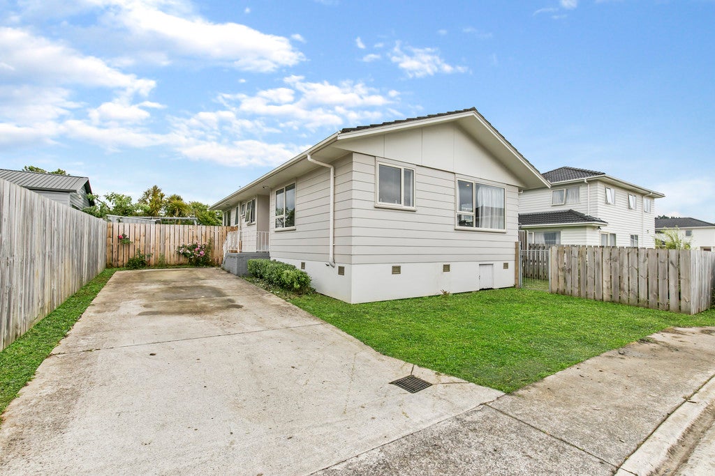 2 Waitoro Lane, Henderson, Auckland - Carousel 1