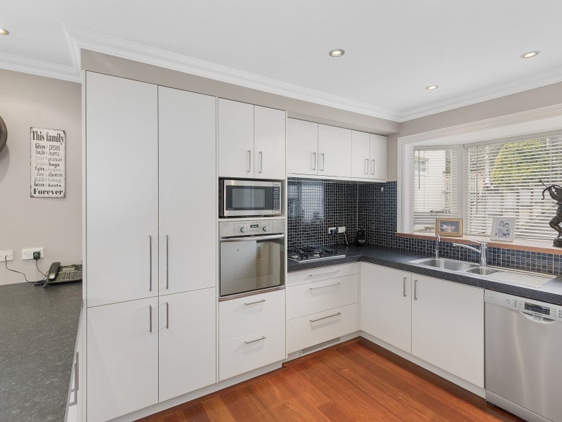 424 Stokes Valley Road, Stokes Valley, Lower Hutt - Carousel 2